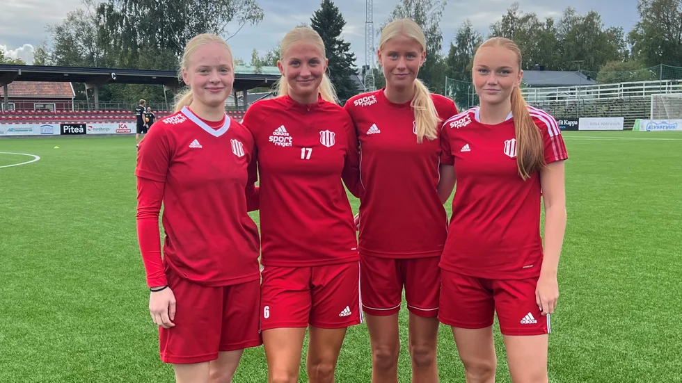 Fyra spelare (födda 2007) från Piteå IF åker till regionsläger på Bosön. Från vänster Alice Viklund, Lisen Stenberg, Tilde Sandlund och Nelly Lundquist.
