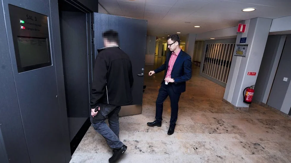 Företagaren, till vänster, har fått sin dom.