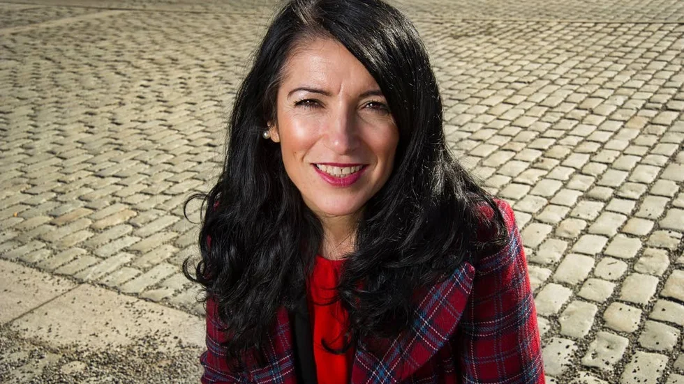 Kamp mot hederskultur. Amineh Kakabaveh för en kamp mot hederskultur, vilket gjort att hon fått problem med sitt parti.