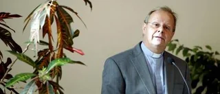Församlingen köper ut kyrkoherde