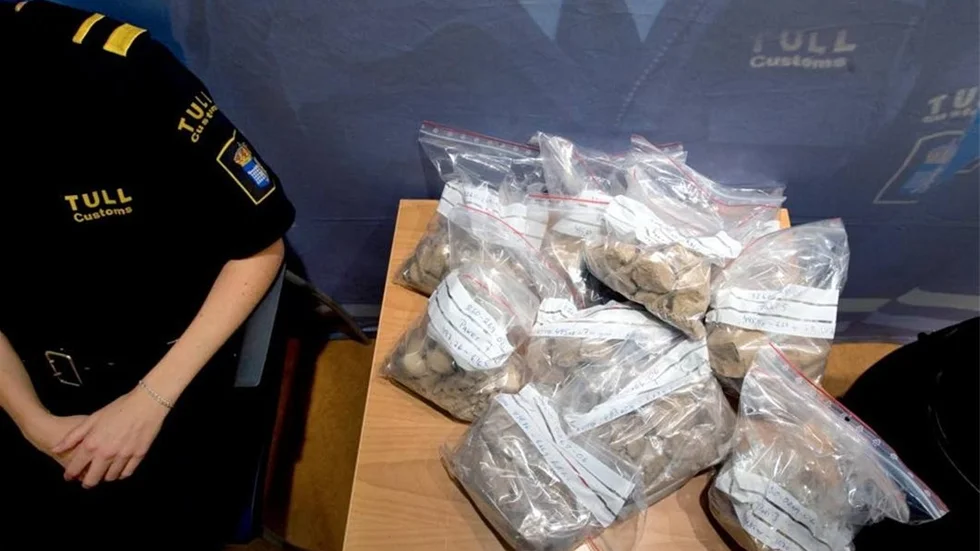 Beslag. MDPV, en centralstimulerande drog kallad "kannibaldrogen" eller "badsalt" har nu nått länet. Drogen kan ge paranoit, vredesutbrott och hallucinatuioner. Förra året blev drogen ökänd efter att en påverkad man i USA ätit upp stora delar av en annan mans ansikte.