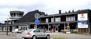 Välte ner mast och stal strålkastare på flygplats
