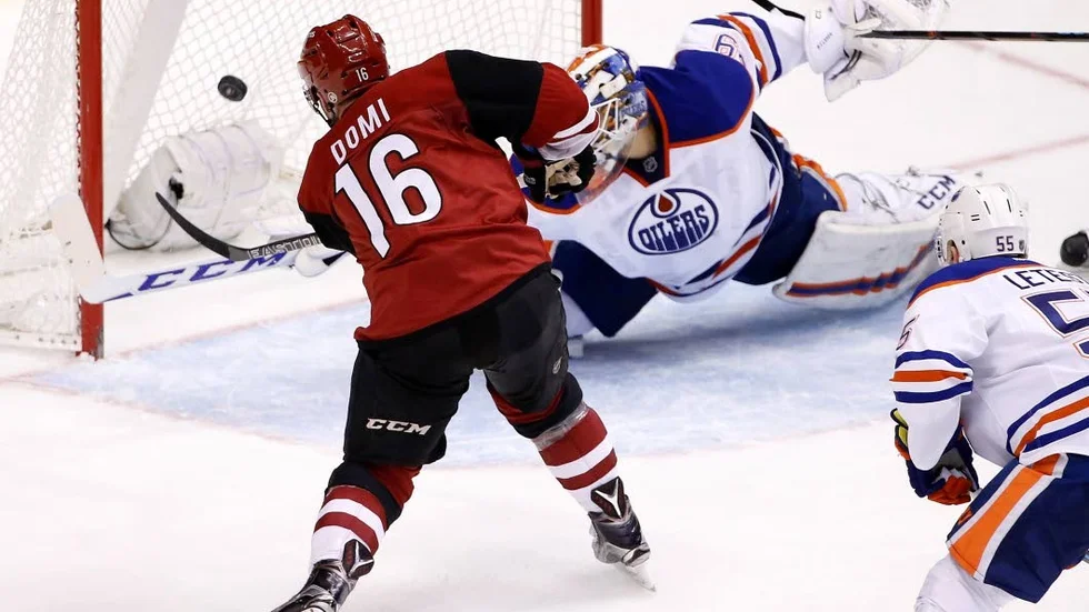 Anders Nilsson i Edmonton Oilers mål. 26-åringen byttes sedan bort till St Louis Blues där han fick se matcherna från sidan av isen.