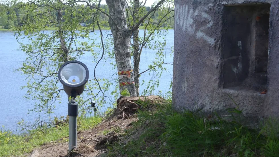 Den nya belysningen som monterades upp vid Tornvallen förra veckan är nu sönderslagen.