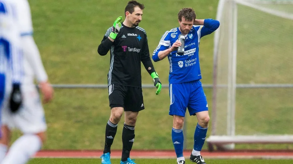 Mittfältaren. Vladimir Lazarev tog sig åt huvudet när IFK-mittfältaren åkte på en smäll.