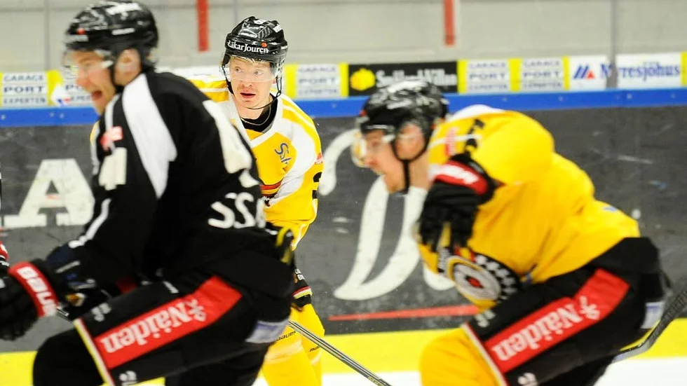 Väntar. Luleå Hockey och den tunge NHL-meriterade forwarden är inte överens om ett kontrakt ännu.