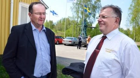 KÄMPAR. Tommy Österberg, Skog-  och träfacket och Bengt-Olov Innala, Ledarna, har kämpat hårt för sågen. "Det har varit himmel och helvete, nu är det toppen", säger Österberg.