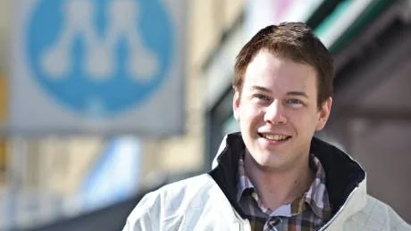 TAR PLATS. Daniel Rönnbäck valdes till ny vice gruppledare för moderaterna i Boden och han är nöjd över att även unga tillåts ta plats i politiken.  Foto: Mattias Forsberg