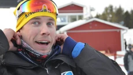 Emil Jönsson vann Team Sportia Cup-prologen i går, halvsekunden före Daniel Rickardsson. På damsidan vann Anna Haag, Charlotte Kalla kom trea.