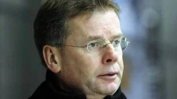 Luleå Hockeys sportchef Lars "Osten" Bergström anklagas för rasístiska tillmälen.
