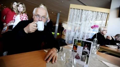 LOCKAD AV MUSIKEN. Harry Svanberg tyckte att musiken var ett mycket trevligt inslag i lunchen.