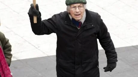 Nu. Thorild Dahlgren från Gävle deltog i den demonstration mot kärnkraft som hölls på Segels torg i Stockholm 30 år efter folkomröstningen. Foto:  henrik montgomery/SCANPIX