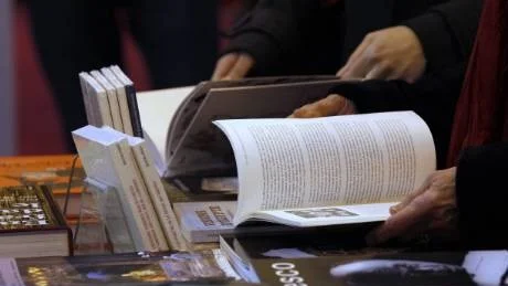 MINSKAR. Försäljningen av översatt skönlitteratur minskar i Sverige. De stora förlagen har också dragit ned på sin utgivning av böcker som översatts till svenska.