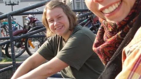 KONTAKT. De anhöriga har äntligen fått kontakt med Isabell Johansson och Elena Veräjä som just nu är i Japan.
