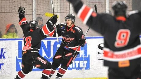 VINNARE. Jonathan Heströms Asplöven vann matchen mot Kiruna efter förlängning.