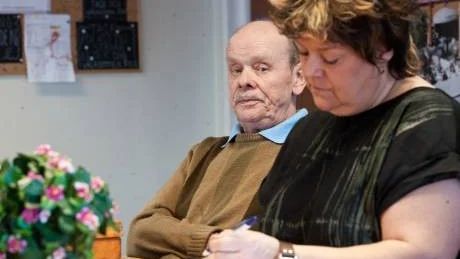 FÖRSTÅR INTE KRAVET. Ingvar Jonasson och Britt-Louise Bergström tycker att kravet är orimligt.