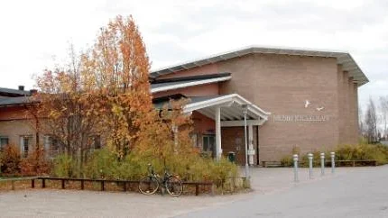 FÖRSVUNNEN. Musikskolan var orgelns förra hem. Under det senaste läsåret har den försvunnit från skolan och, utan musikledningens vetskap, blivit bortskänkt till Finland.