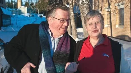FÖRELÄSTE. Kenneth Ritzén föreläste om droger, ungdomar och invandrare på tisdagen. Här med arrangerande IOGT-NTO:s representant Sigrid Söderholm.