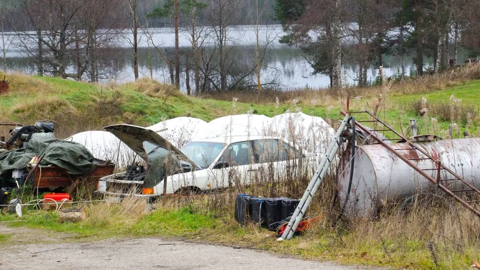 Tas bort. Gasoltuber, bilbatterier och bilar ska vara bortforslade inom ett halvår. Annars väntar böter.