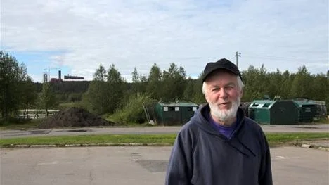 BOSTADSTRYCK. Bertil Hedqvist förklarar att det är ett stort tryck på bostadsmarknaden i Svappavaara och värre väntas det bli.