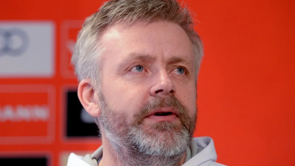 Damtränaren. Mattias Persson basar för det svenska damskidlandslaget, men har inte så mycket att göra med Kallas träning som hon sköter med Magnus Ingesson.