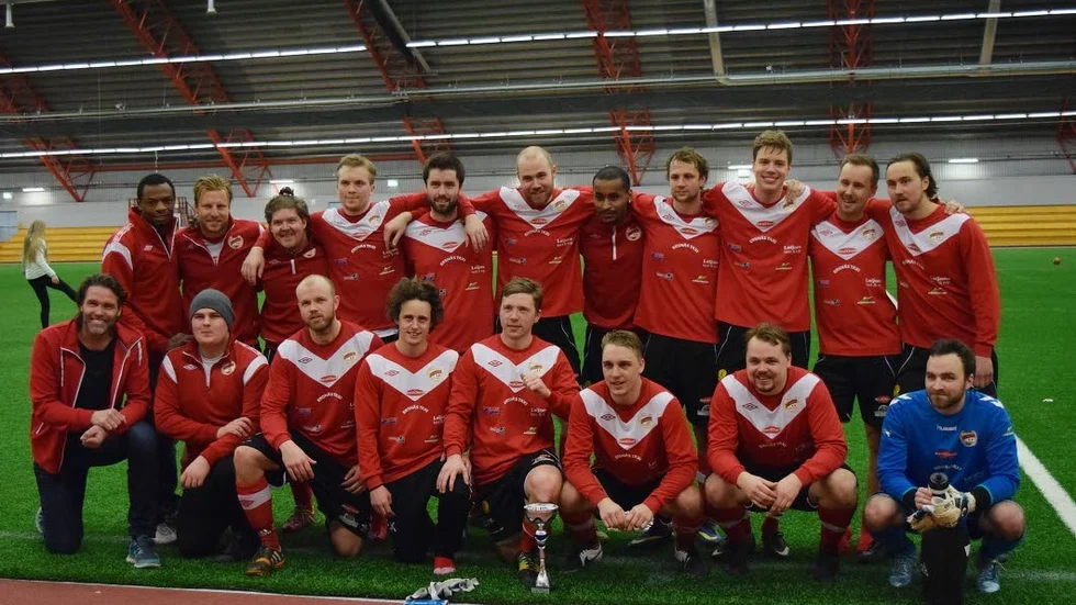 Högst upp från vänster: Franklin, John Bergmark, Martin Brännmark, Andreas Hiietala, Christoffer Lindfors, Erik Torstensson, Andre Sundbom, Carl Almgren, Joakim Lövgren, Henrik Nyström, Daniel Sundström.
Längst ner från vänster: Urban Isaksson (tränare), Mattias Ask, Andre Lindfors, David Karlsson, Johan Lindvall, Leo Österberg, Joni Österberg, Joakim Holma.