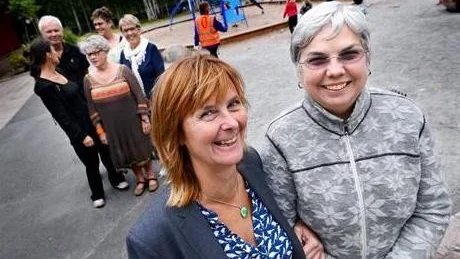 VIKTIGA RÖSTER OM SKOLAN. Journalisten Annika Claesdotter och skolutvecklare Ulla Wiklund har skrivit boken "Föra tanken vidare" som tar sin utgångspunkt i flera exempel hämtade från Luleå. I boken medverkar också Kulturskolans Helén Nilsson och Anders Bergsjö, Centrala elevhälsans Brita Holmfrid, lärarna Annica Brosäter och Liisa Hallberg.