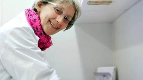 CHOCK!. Barnmorskan Lisbeth Hällgren vittnar om vilken chock konkursbeskedet blev för personalen på Sensias vårdcentraler i länet.