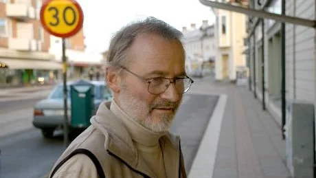 LÅNGT UPPEHÅLL. Dick Degerfeldt började måla igen för två år sedan efter ett uppehåll på 25 år. Nu stället han ut på Bodens konstgille.