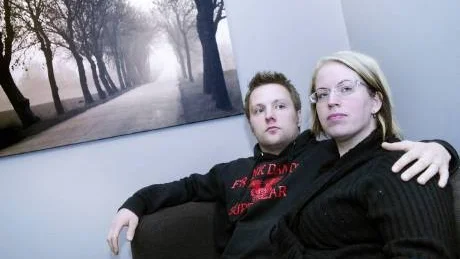 nekas behandling. Erika Edin och David Gustafsson skulle kunna få ett barn med en ny behandling, men landstingen i norr tycker att det blir för dyrt. Behamdlingen erbjuds dock till par från Norge, men dessa får betala för sig.Foto: Linda Wikström