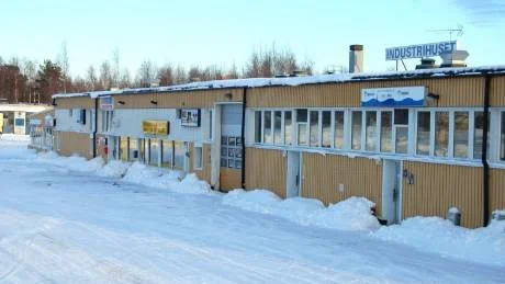INGEN FÖRSÄLJNING. Hyresgäster i det gamla industrihuset i Haparanda är kritiska till Gränsföretagarnas planer att sälja fastigheten.