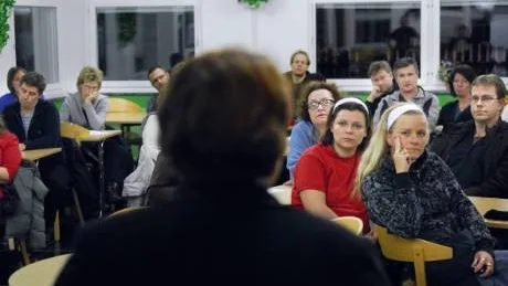 IRRITERADE FÖRÄLDRAR. Irritationen på fjärdeklassarnas föräldramöte var ett faktum på tisdagskvällen. Föräldrar sade sig vägra gå med på en renodlad pojkklass. "Föräldrar som tycker annorlunda har sagt till mig att de inte törs säga det på mötet", säger rektorn, Catarina Pedersen.