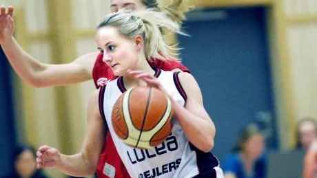 POÄNGBÄST. Stars Elin Holmqvist låg bakom segern mot Sallén med sina 15 poäng. Foto: LINDA WIKSTRÖM