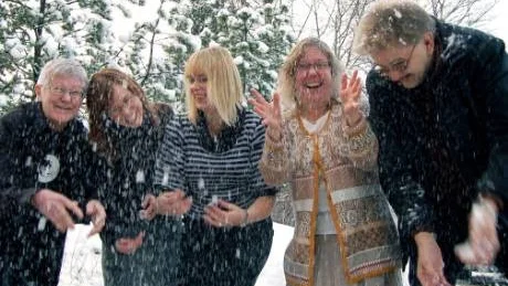 NOVEMBERYRA. Terttu Korpela, Camilla Riekkola, Annika Hansson, Susanne Joki och Valter Pyyny är några av dem som arrangerar årets  Novemberyra i Haparanda och Torneå.Foto: GÖRAN LAHTI
