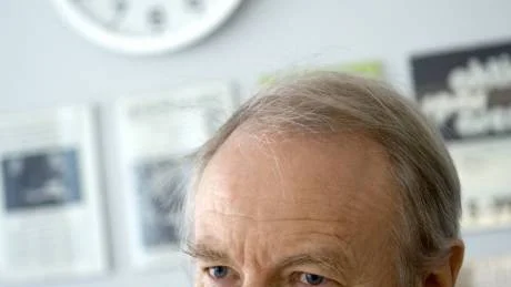 EXPERT. Ingen blir rik genom att ha pengarna på banken. Genom att riskera mera kan man också få bättre avkastning, säger Gunnar Ek, chef för bolagsbevakningen hos Aktiespararna.