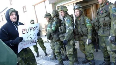 INGEN ÖVNING. Trosskompaniet vid I 19 kan inte delta i en övning i södra Sverige på grund av att det saknas materiel. Bilden är tagen i samband med en övning i Boden i våras då pansarbataljonen övade en insats som kan förekomma i samband med ett internationellt uppdrag, kanske inom ramen för den nordiska snabbinsatsstyrkan. Foto: Roland S Lundström