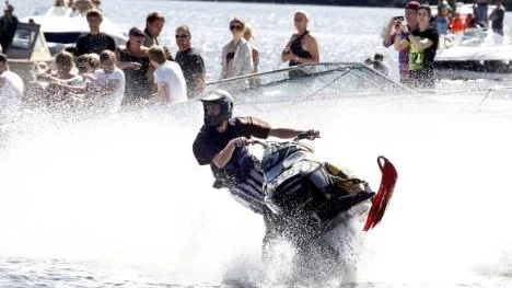 Dennis Lundkvist visade Pitepubliken sin skicklighet när han vann fjolårets upplaga av Pite Xtreme Watercross. (Arkivibld)