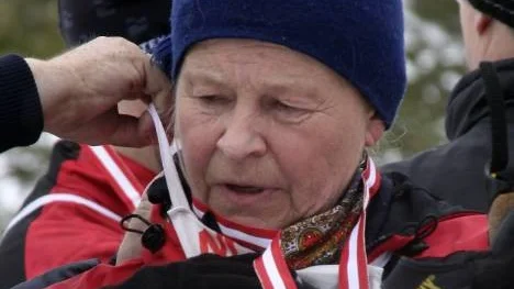 Kajsa Persson, Sorsele, medaljeras efter avklarat Renbergslopp. Kajsa var snabbast av damerna på tremilaspåret.