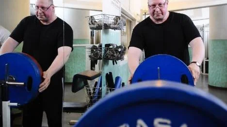 Bernt Sundberg hoppas på SM och personligt rekord i bänkpress på söndag. "Det skulle vara roligt att klara gränsen", säger han.