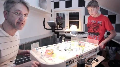 Lars Henriksson och sonen Oscar, Hortlax, är nöjda med sina resultat i bordshockey-SM som avgjordes i Stockholm under helgen.