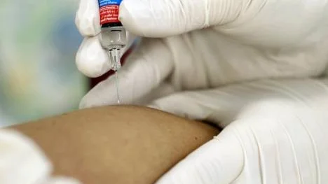 Personer som tillhör någon riskgrupp uppmanas att vaccinera sig mot säsongsinfluensan.