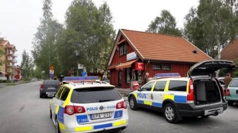Ett vaksamt vittne noterade registreringsnumret på en "märklig" bil som två män hoppade in i - och den iakttagelsen vägledde polisen till de två gripna misstänkta kioskrånarna, erfar PT.
