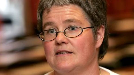 Älvsbyns miljö- och byggchef, Ingrid Karlsson, berättar att kommunen bestämmer vitesbeloppet utifrån kostnaden för renovering eller rivning. "Så dyrt att det ska bära sig att göra åtgärden", säger hon. (Arkivbild)