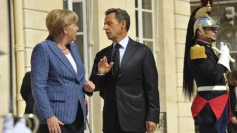 Tysklands förbundskansler Angela Merkel har kommit överens med Frankrikes president Nicolas Sarkozy om att föreslå skatt på finansiella transaktioner. Modellen liknar Tobin-skatten, som en gång lanserades av Attac-rörelsen.