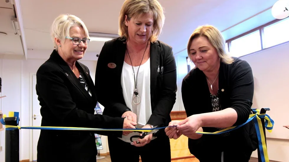 Kommunalråd Helena Öhlund klippte bandet tillsammans med Charlotta Berglund och Ulrica Hamsch.