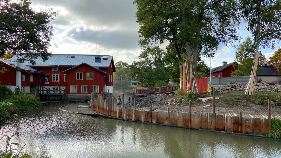 Sista passagen över Trosaåns vandringshinder byggs för närvarande vid Trosa kvarn. Om det rapporterade fyndet i Vagnhärad stämmer rör det sig troligen om olovligen inplanterad mal.