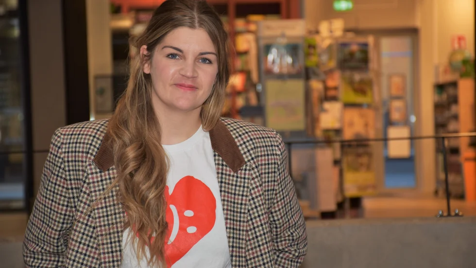 Kirunabostäders centrumledare, Emma Graméus, blir överraskad över uppgifterna om att tillgängligheten brister för rullstolsburna. 
