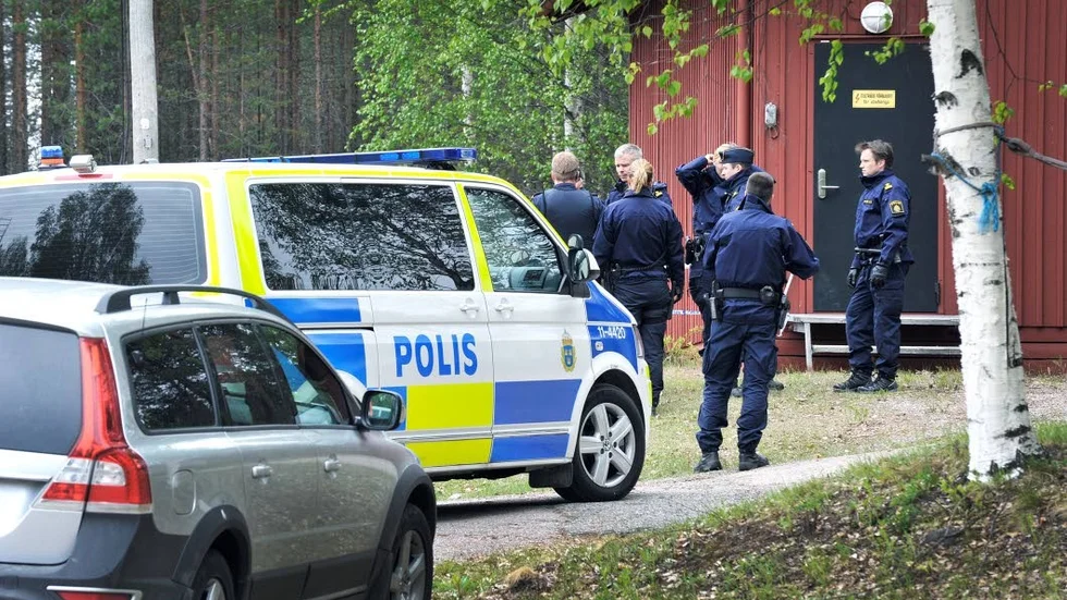 STORMADE IN. Det var vid 06-tiden den 27 maj 2014 som två maskerade män stormade in i mannens bostad i Gyljen. Nu åtalas en av männen för grovt rån. Den åtalade är bara 17 år.