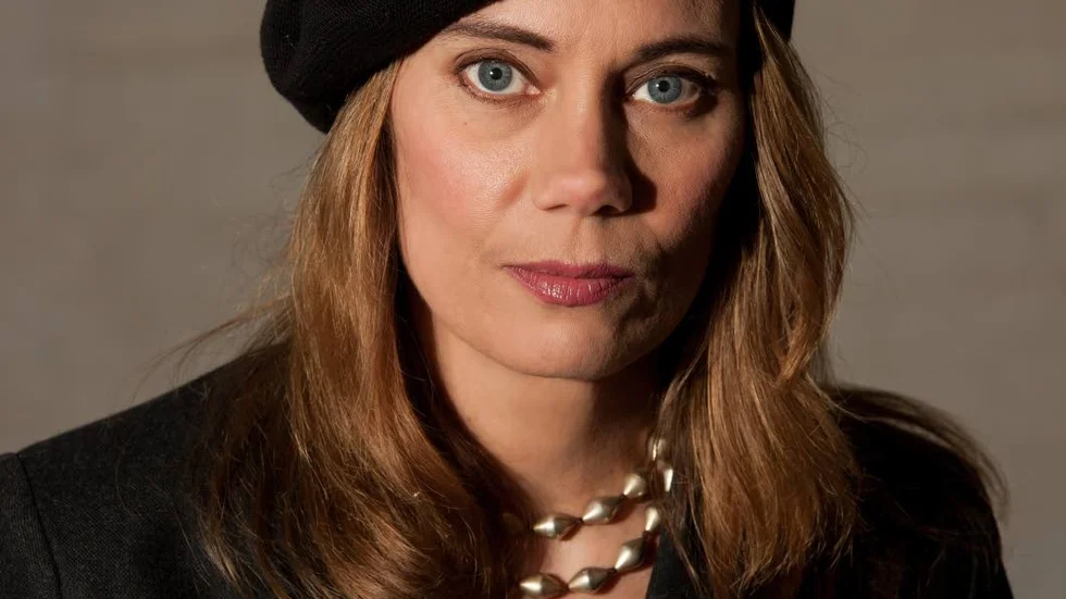 Berättarglädje. Gabriella Håkansson bjuder på berättarglädje i sin jättefresk över 1800-talets moderna tanke, menar Kurirens recensent Jan-Olov Nyström.