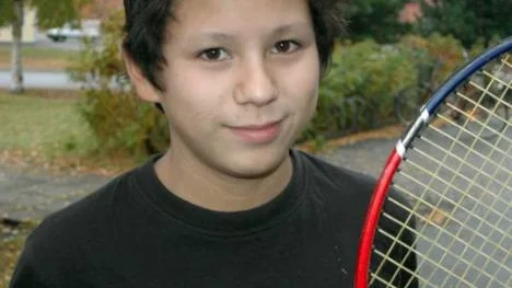 Philiph Lundberg, Älvsbyn vann sin första match vid riksfinalen i Kalle Anka-tennisen.